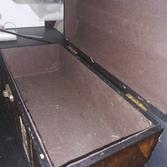 Box - Picture 2 of 2